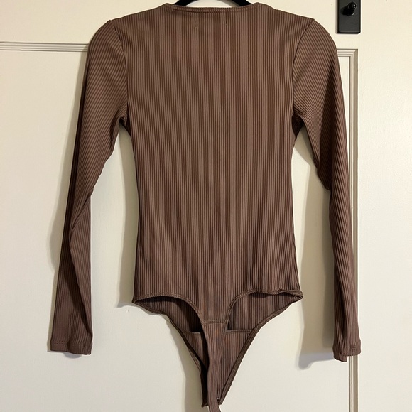 NWT Abercrombie & Fitch Ribbed Bodysuit. Espresso color, size small. - Picture 5 of 5